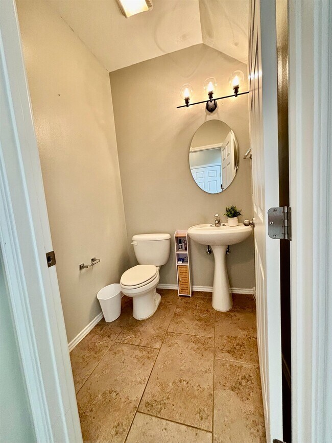 Building Photo - 11221 Sierra Gorda Dr