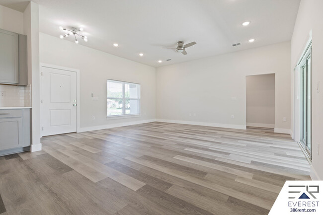 Building Photo - 17 Prestwick Ln