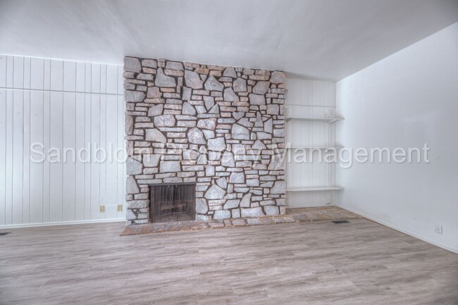 Building Photo - For Lease | South Tulsa Duplex | $1400 Rent