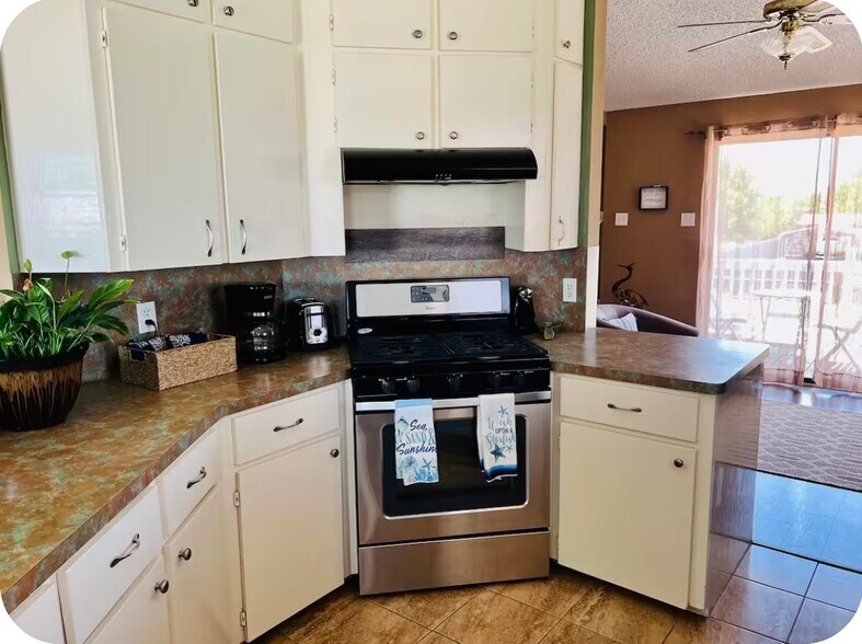 Building Photo - 402 14th St