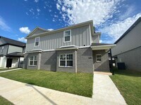 Building Photo - 998 S Benchmark Ln