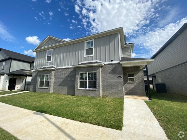 Building Photo - 914 S Benchmark Ln