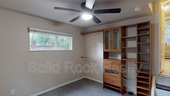 Building Photo - 511 E Platte Ave