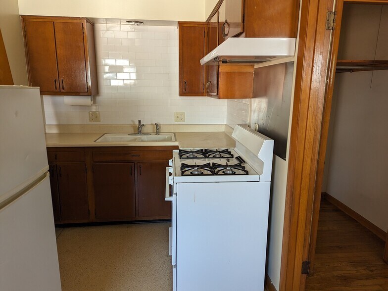 Kitchen - 314 Mecherle Dr