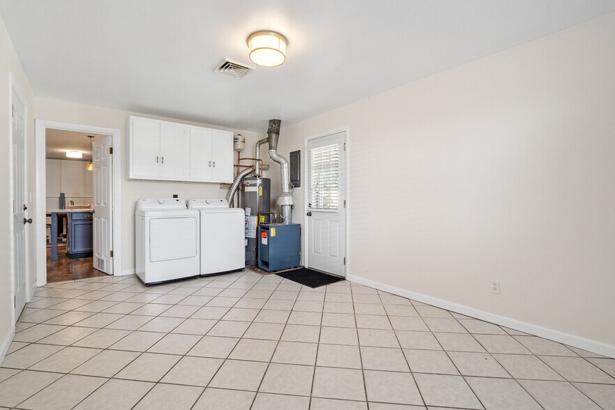 Building Photo - 1653 Pepperwood Dr