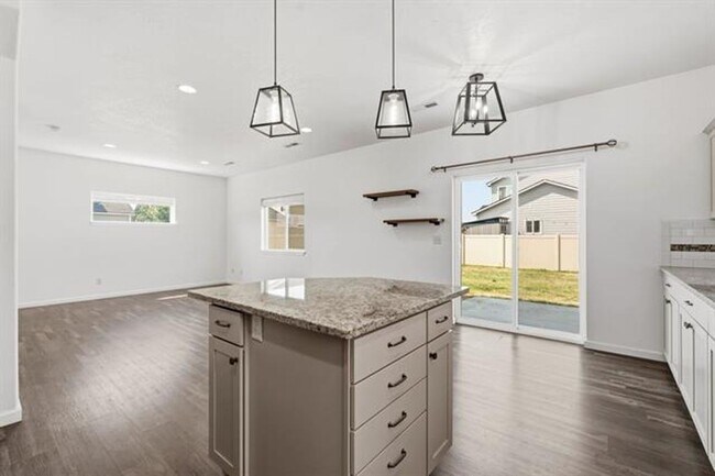 Building Photo - 124 S Glenbrook Ct