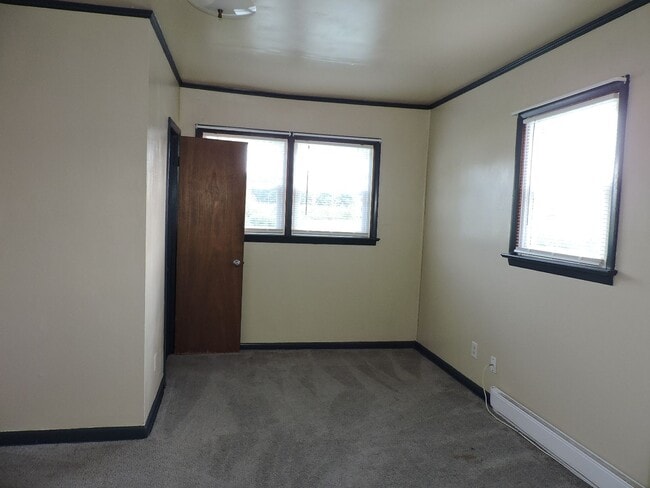 Building Photo - Email Linda@vacosold.com  or Call Office 8...