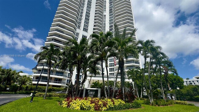Building Photo - 3500 Mystic Pointe Dr