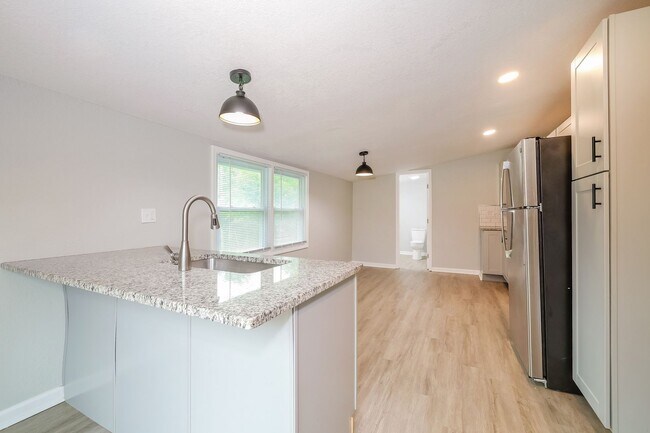 Building Photo - 3 BR / 2.5BA | Updated Single Family Home | 2-Car Garage Parking | Private backyard!