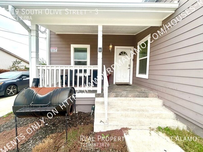 Building Photo - AVAILABLE NOW! FULLY FURNISHED 3 Bedroom /...