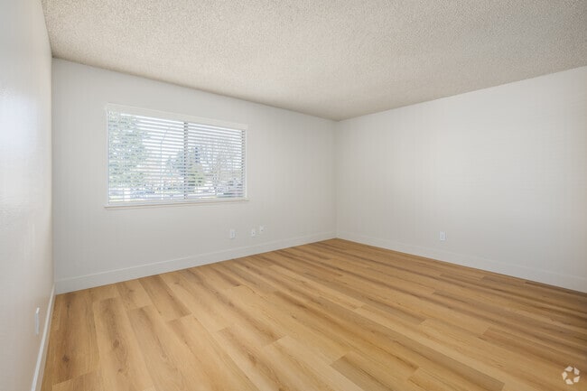 2BR, 1BA - 1080SF - First Bedroom - Standiford Court Apartments