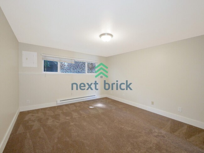 Building Photo - 2 Bed 1Bath Waterfront View Condo Available for Rent!
