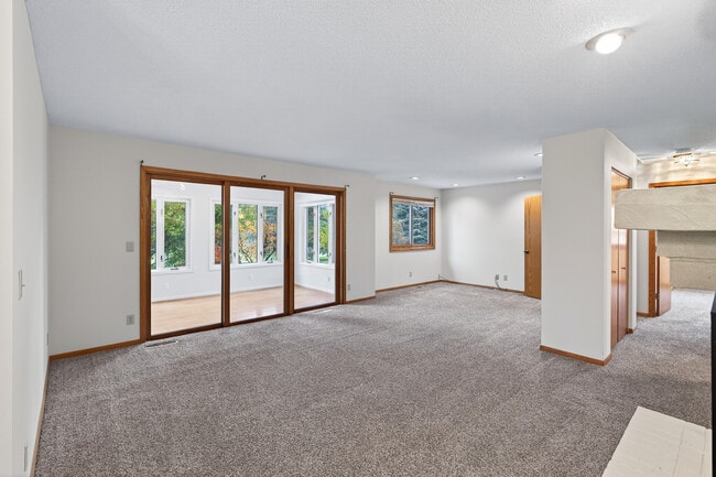 Building Photo - 14388 Fairway Dr