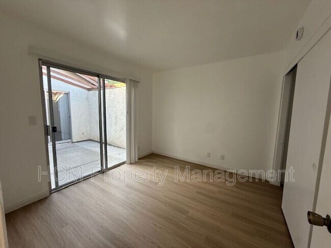Building Photo - 51 Sparrowhawk