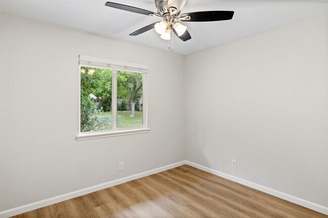 Building Photo - 1100 Red Cliff Dr
