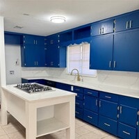 Building Photo - 1701 Gillette St