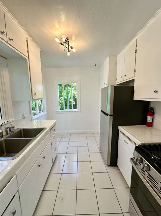 Kitchen with brand-new appliances - 2643 Highland Ave