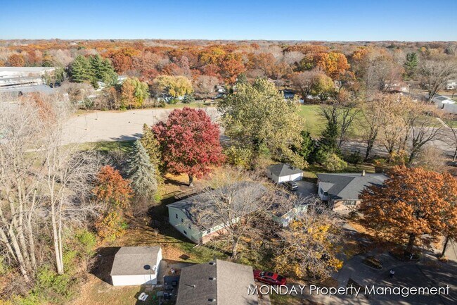 Building Photo - 945-947 Lancashire Ct SE