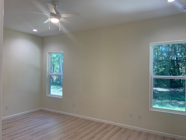 Building Photo - 5871 Collins Rd