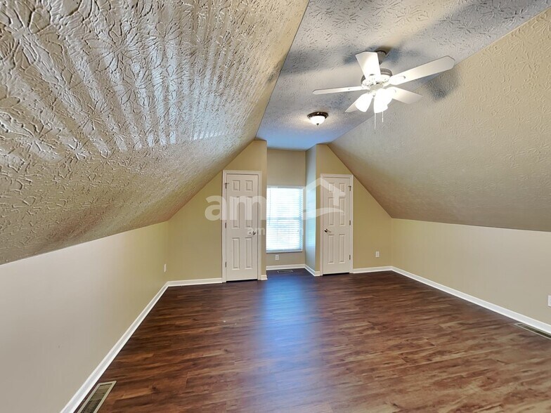Building Photo - 6500 Morningside Dr