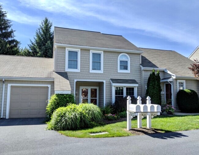 Primary Photo - 284 Crescent Dr