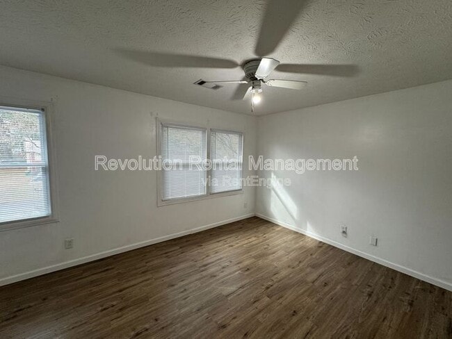 Building Photo - 1305 Sweet Pine Dr