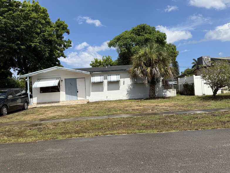 Primary Photo - 611 N 65th Way