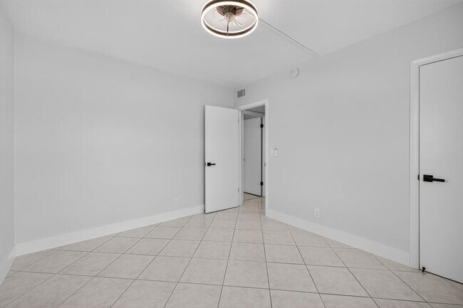 Building Photo - 510 SW 15th St