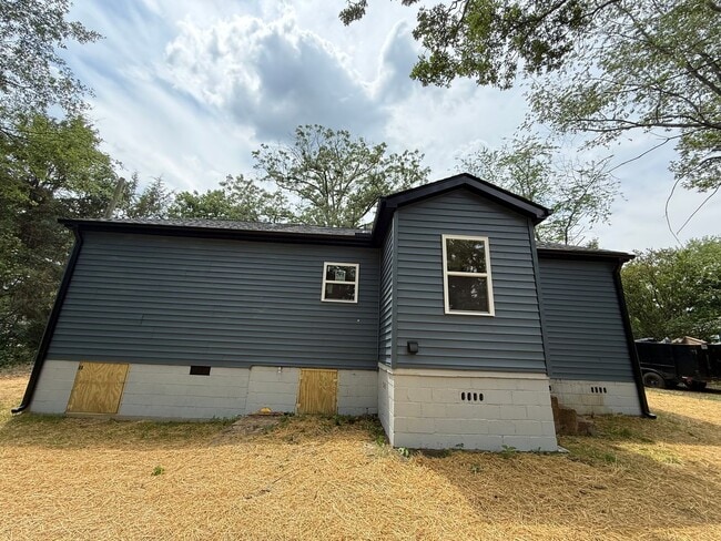 Building Photo - Modern Comfort & Convenient Living
