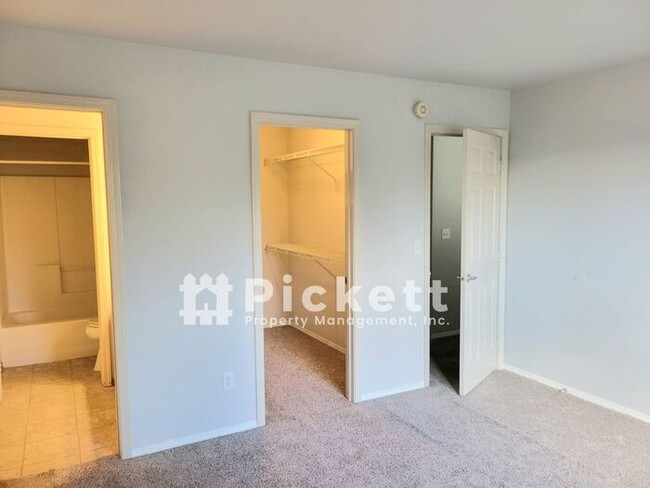 Building Photo - Lovely 3 Bedroom Ridgetop Townhome