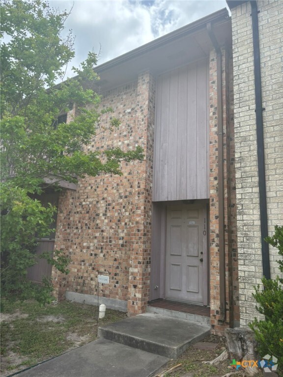 Building Photo - 110 Kreekview Dr
