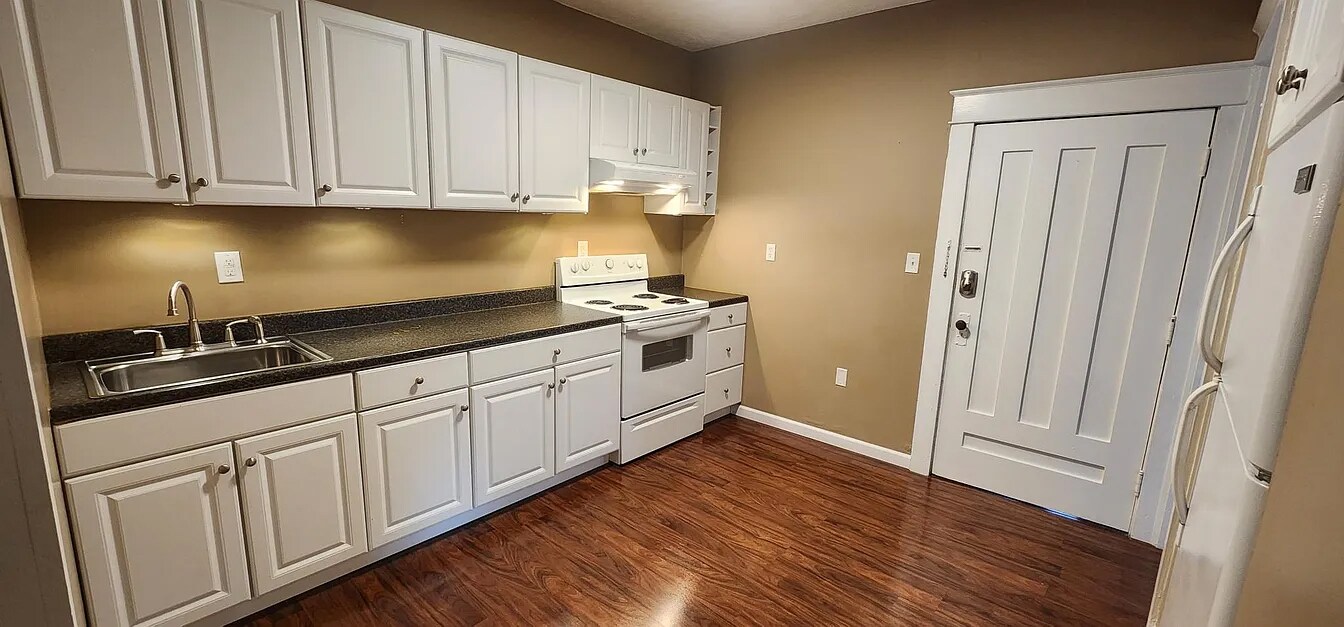 Building Photo - 542 6th W St