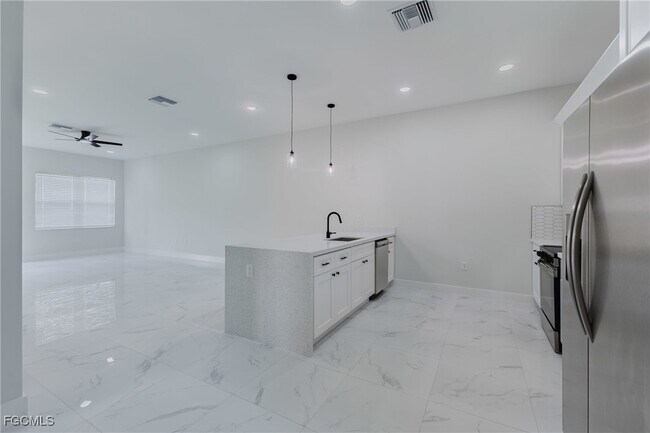 Building Photo - 2253 10th Terrace