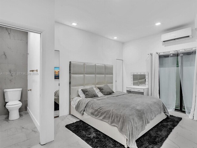 Building Photo - 3010 Alton Rd