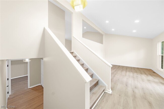 Building Photo - 1216 Waldo Way