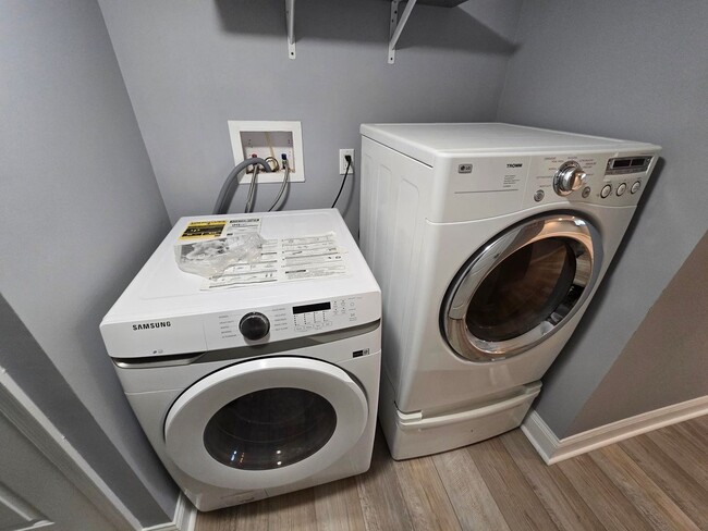 Building Photo - Beautiful 4 Bedroom 2 Bathroom East Baltim...