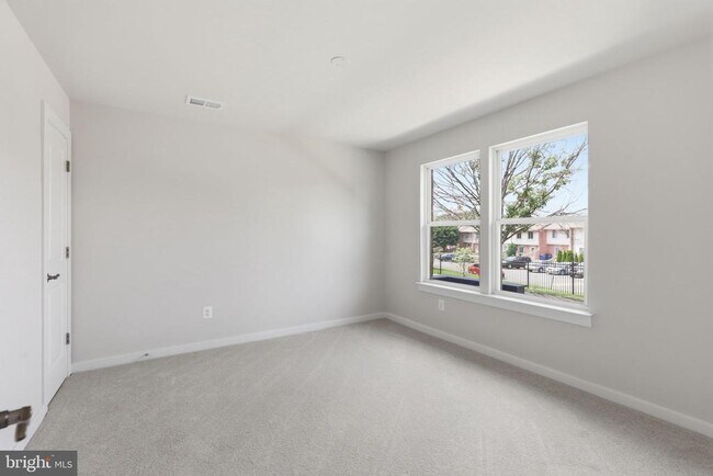 Building Photo - 2118 Acadia Rd