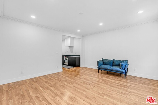 Building Photo - 246 Columbia Pl