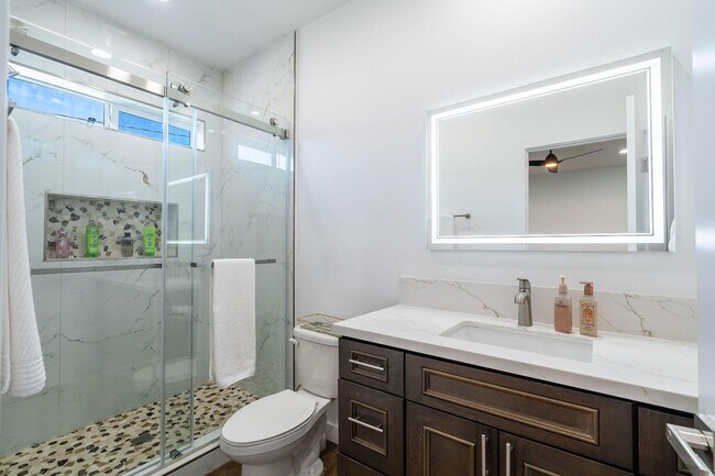 Building Photo - 15553 Ave Manzana