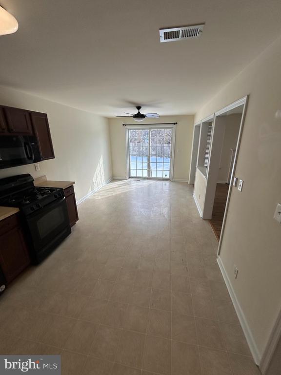 Building Photo - 133 Sugarbush Dr