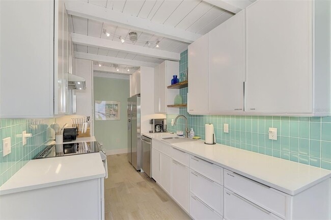 Building Photo - 5253 Avenida Del Mare
