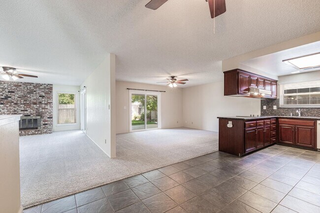 Building Photo - Charming 3-Bedroom Home with Beautifully U...
