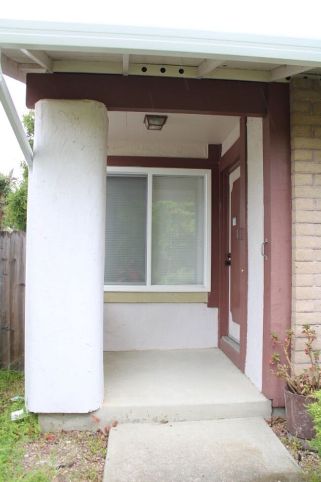 Building Photo - 2152 Blue Jay Cir., Pinole, CA 94564