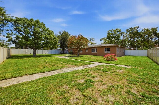 Building Photo - 808 N Mac Dill Ave