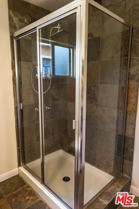 One of the showers - 3864 Girard Ave