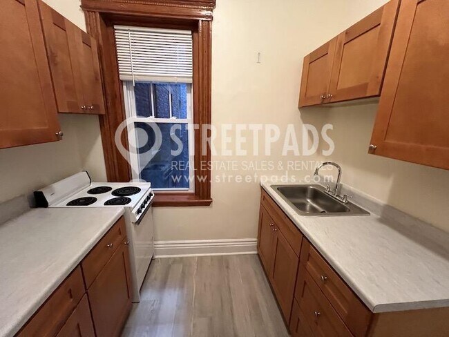 Building Photo - 1 bedroom in Boston MA 02215
