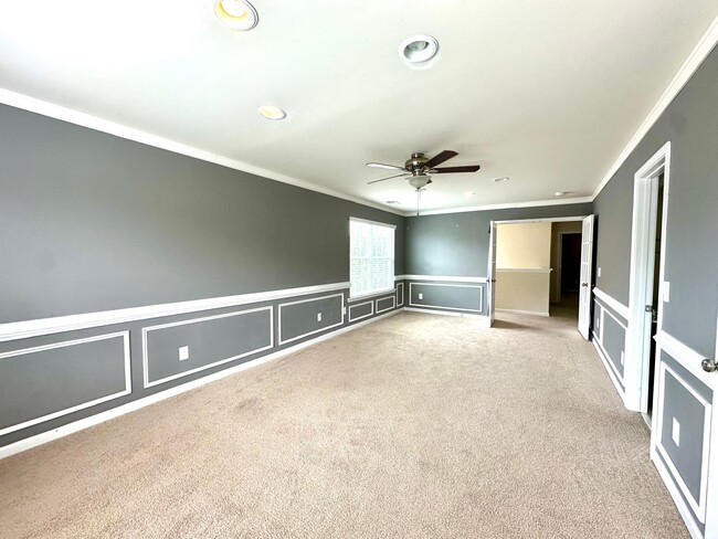 Building Photo - 8019 Kelburn Ln