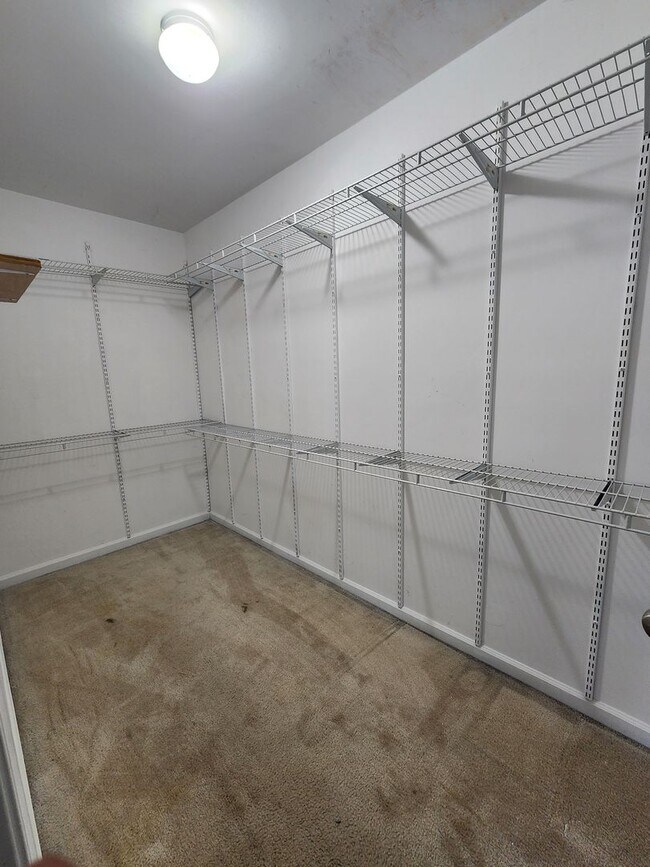 Building Photo - 1401 Adie St