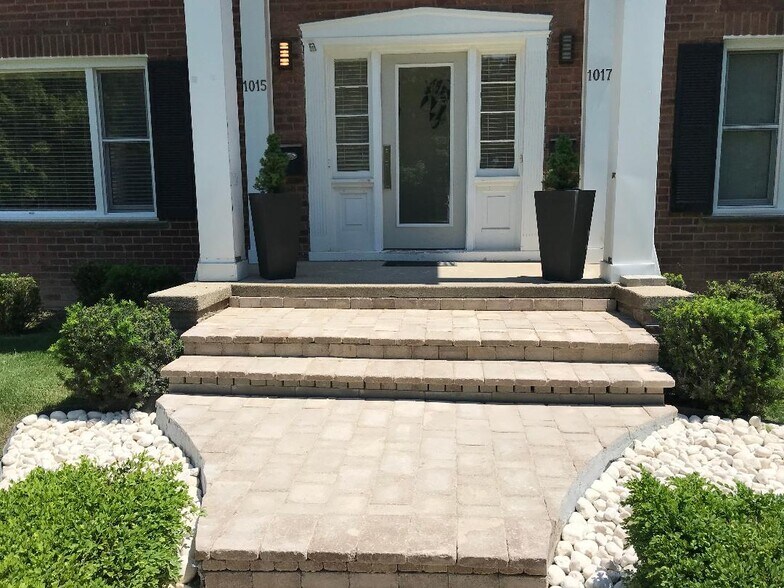 Front entrance - 1017 Henrietta St