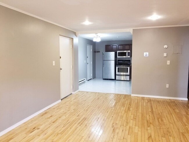 Building Photo - 2bed1ba, Newly remodeled condo on 1st floor. On bus line.